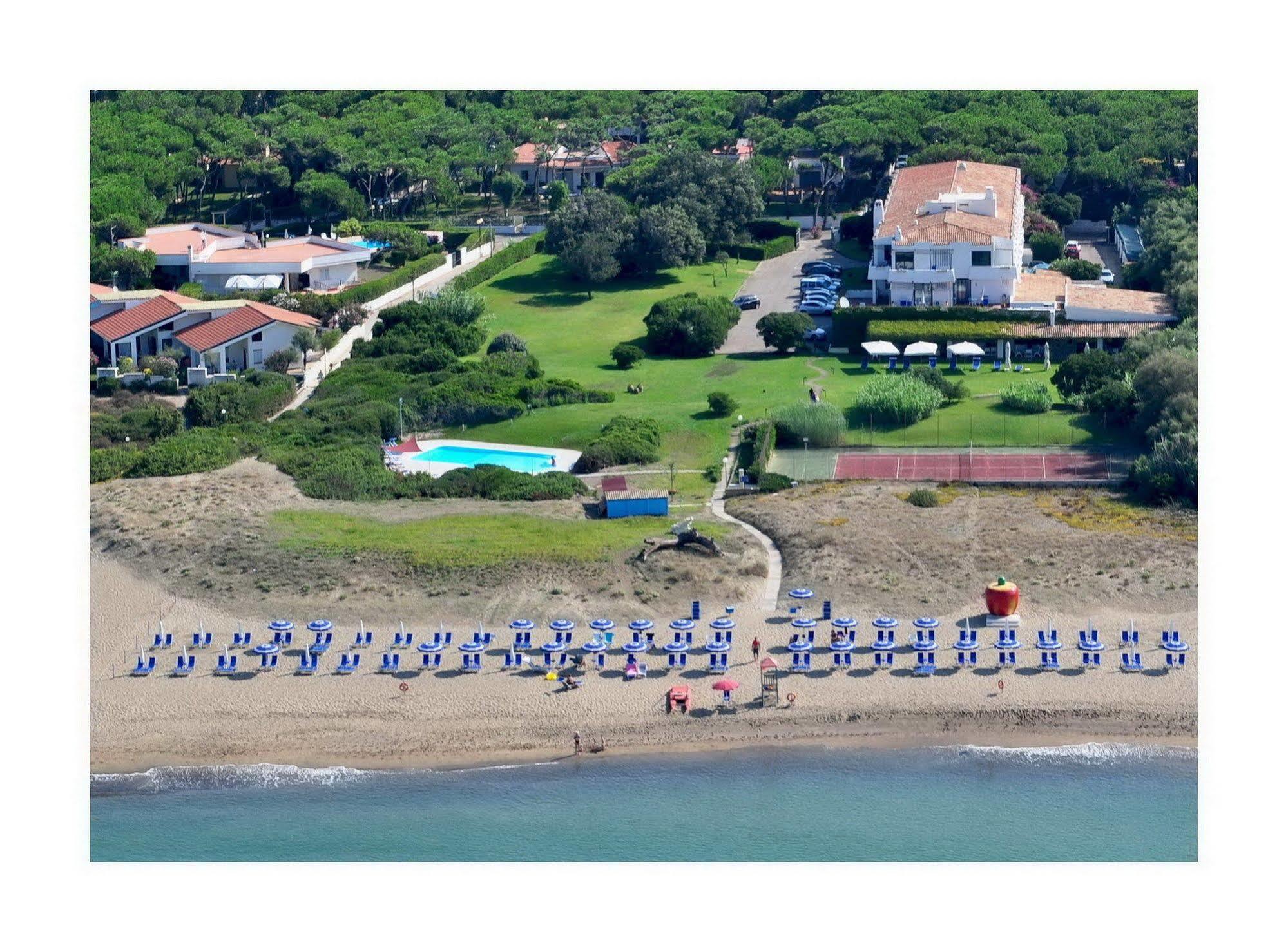 Hotel Della Baia Baia Domizia Exterior photo